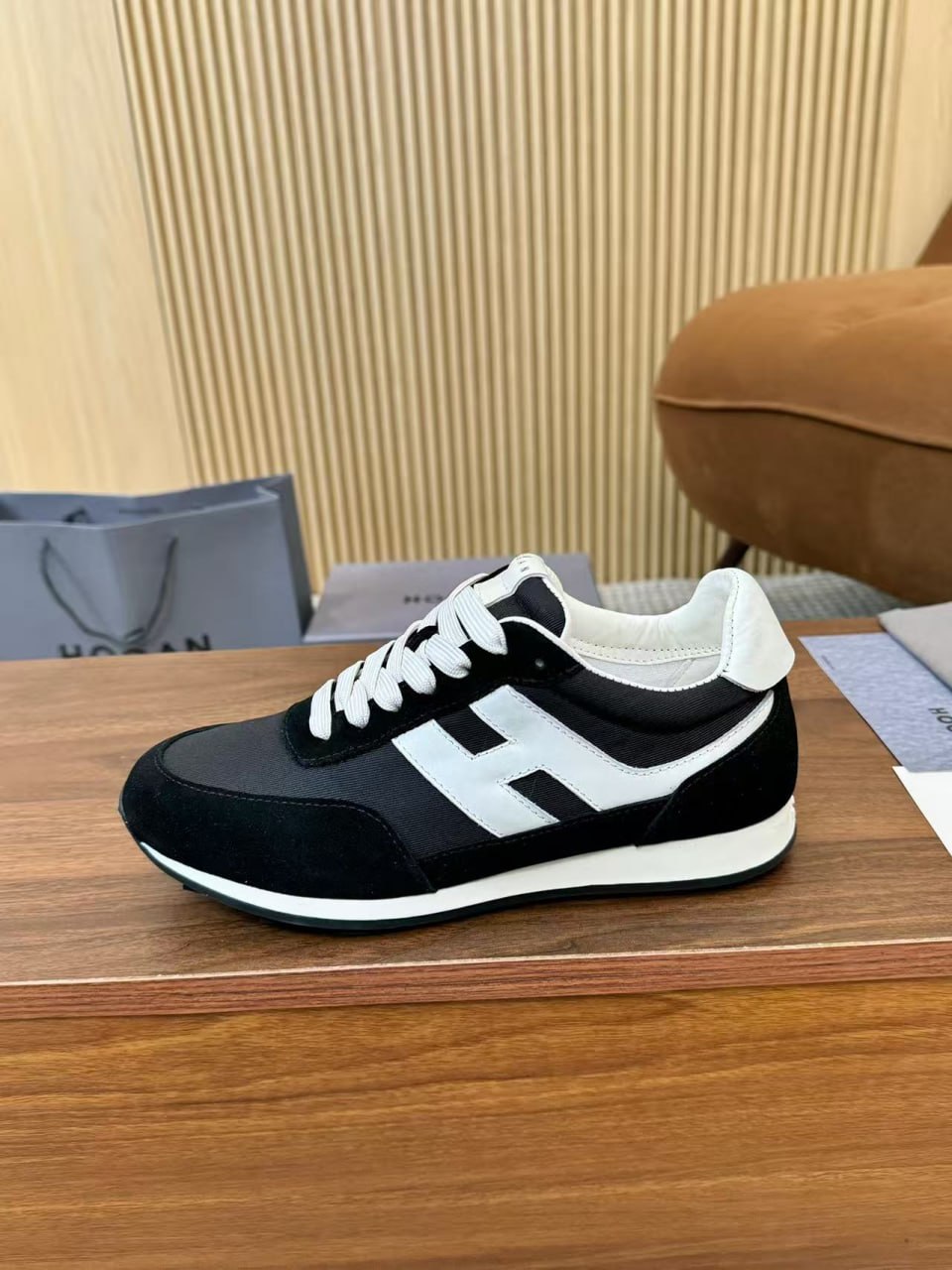 Sneakers H