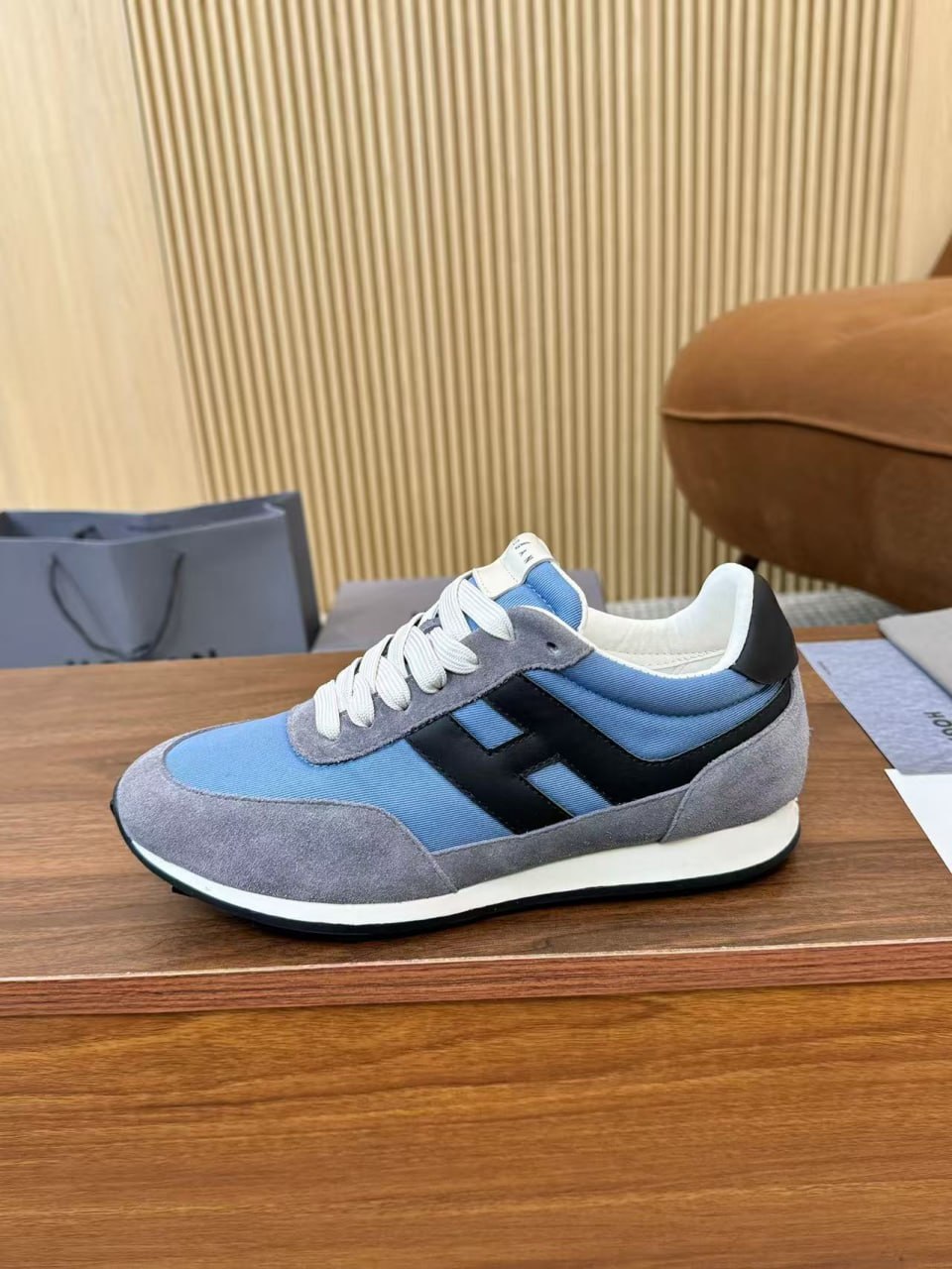 Sneakers H