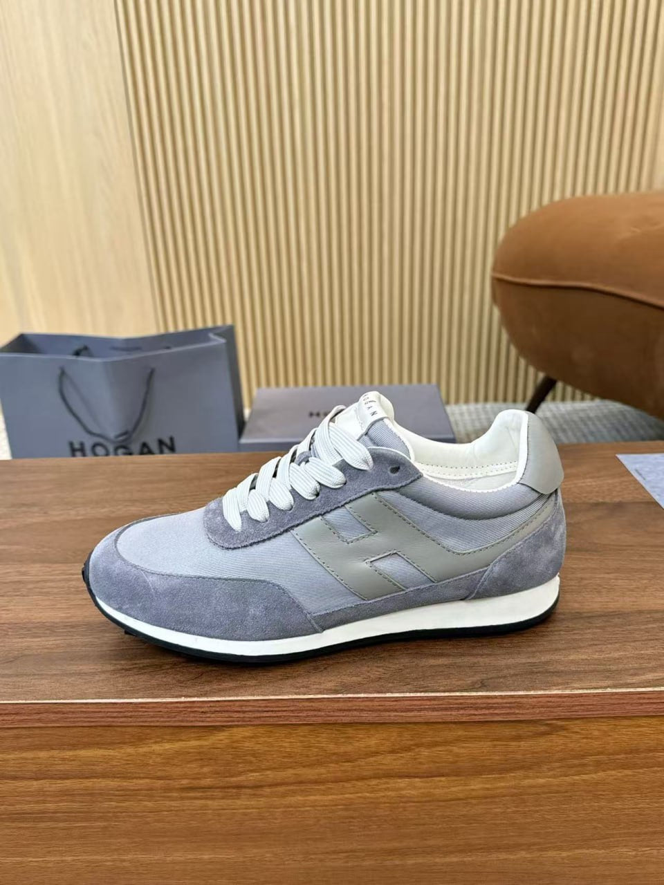 Sneakers H